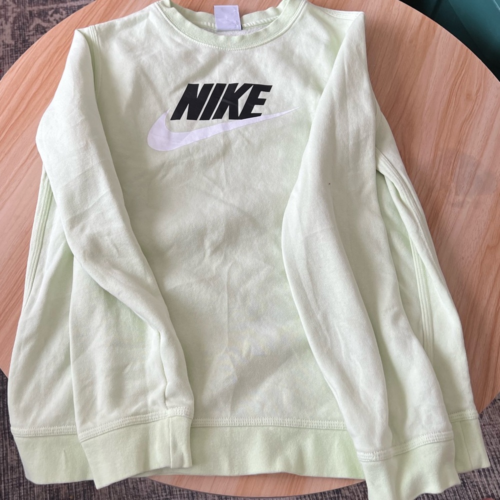 Girls NIKE crewneck size XL